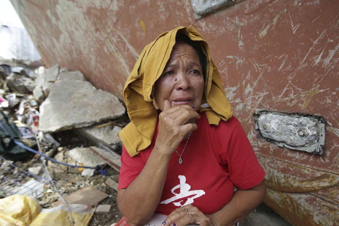 Mot gia dinh mat 30 nguoi trong bao Haiyan hinh anh