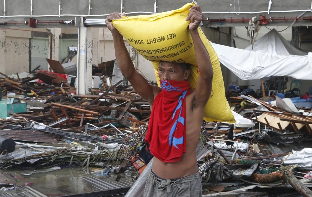 Nan nhan sieu bao Haiyan ngay cang lieu linh hon vi doi hinh anh