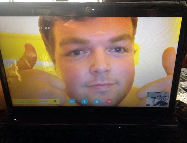 Du khach Anh thanh nguoi hung trong sieu bao Haiyan hinh anh