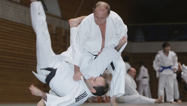 Putin tro thanh vo su cuu dang Taekwondo hinh anh