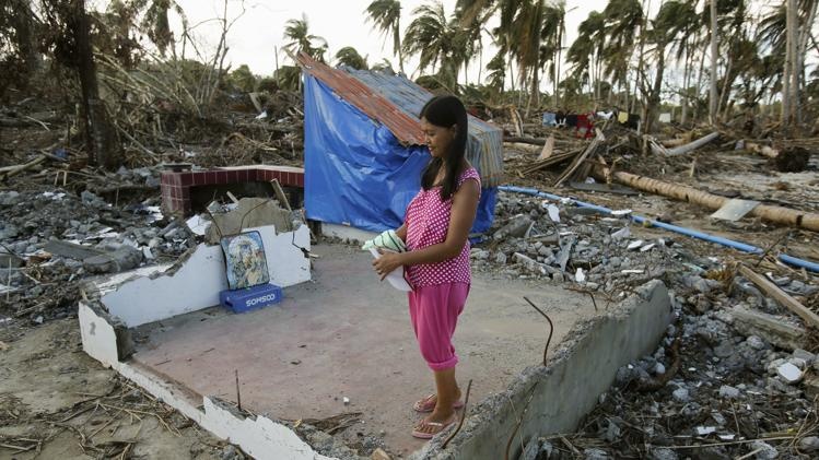 Hai cot bat khoi mo vi sieu bao Haiyan hinh anh