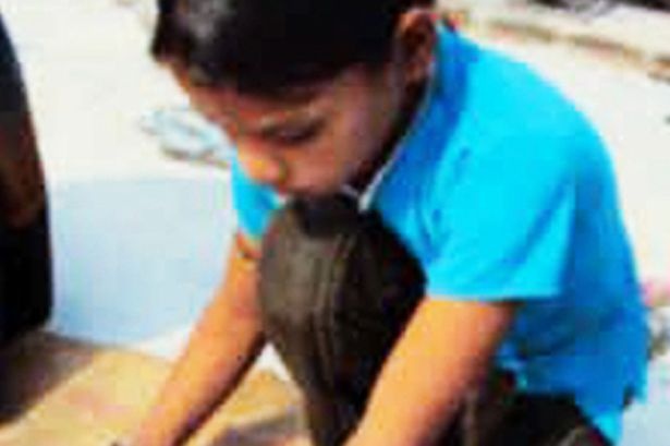 Cuoc ly hon dinh dam cua be gai 8 tuoi hinh anh