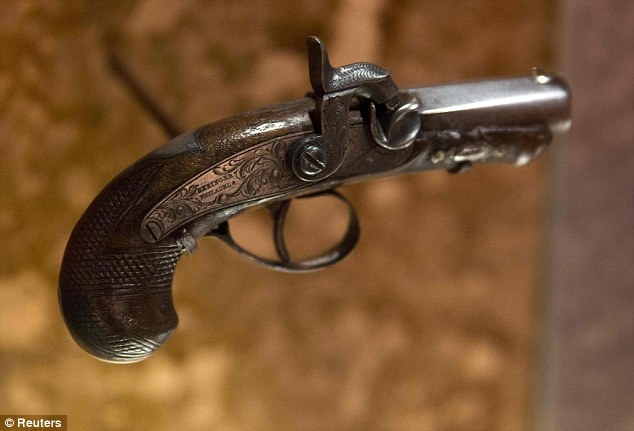 5 khau sung tham gia am sat chinh khach My hinh anh