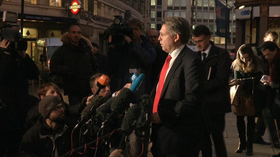 3 phu nu lam no le suot 30 nam tai Anh hinh anh