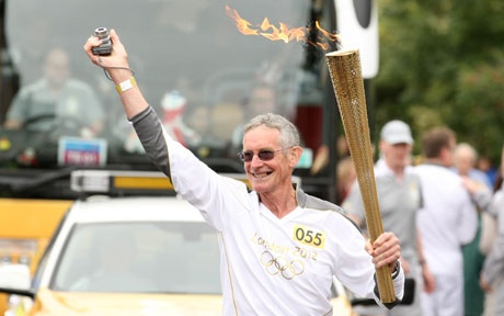 Tron phap luat 30 nam, ke au dam lo mat vi cam duoc Olympic hinh anh