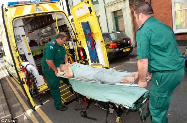 Benh nhan chet vi nhan vien y te mat chia khoa xe cuu thuong hinh anh