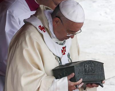 Lan dau tien cong bo xuong cua thanh Peter hinh anh