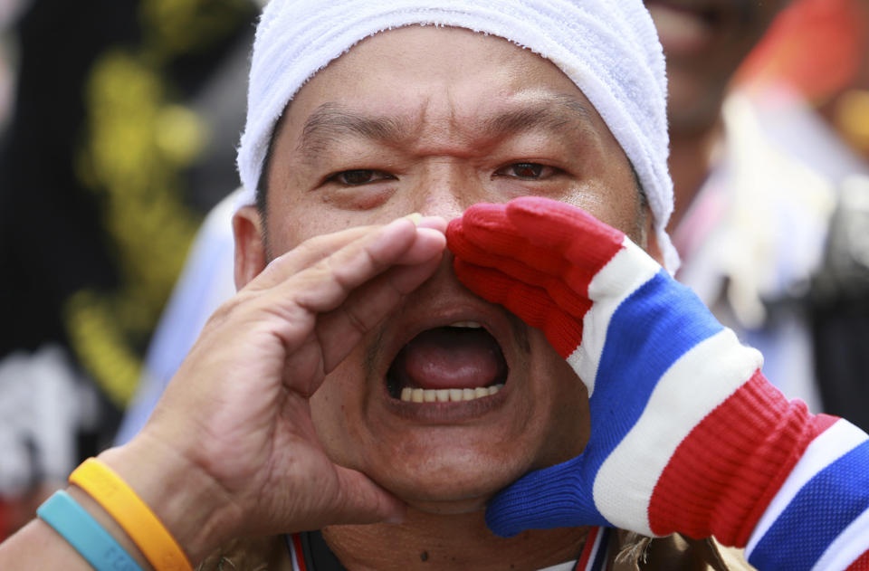 Nguoi bieu tinh Thai keu goi noi day toan quoc hinh anh