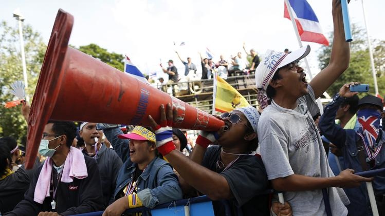 Thu tuong Thai 'thoat hiem', bieu tinh van tiep dien hinh anh