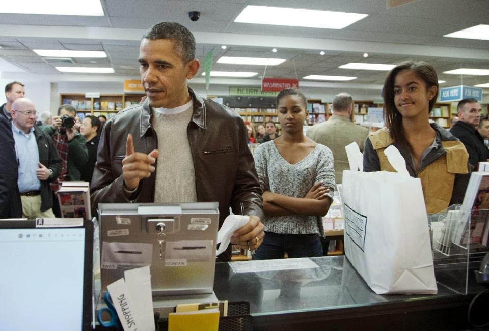 Obama tu mua sach sau 'thu sau den' hinh anh