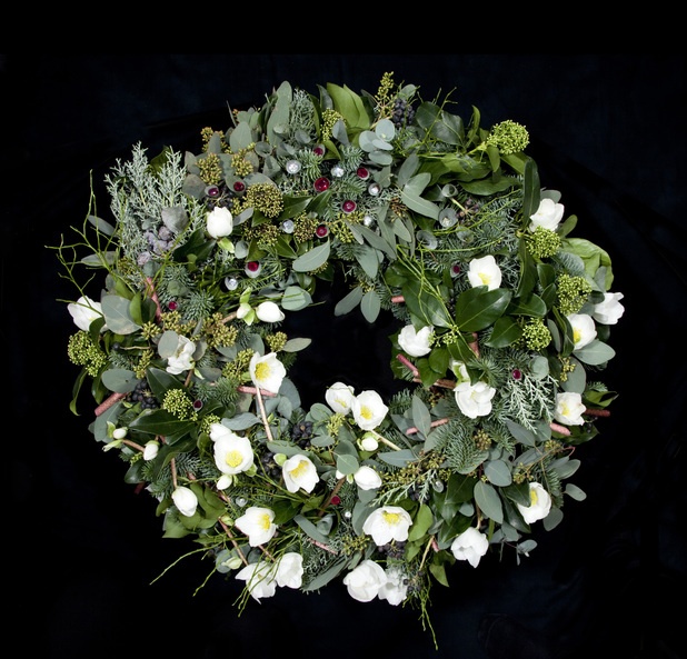 Can canh vong hoa kim cuong 4,6 trieu USD hinh anh