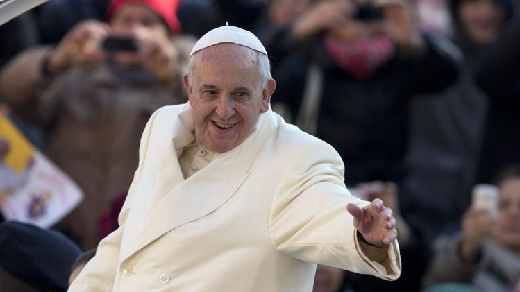 Giao hoang an sang voi nguoi ngheo mung sinh nhat hinh anh