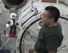 Lan dau tien robot noi voi nguoi trong vu tru hinh anh