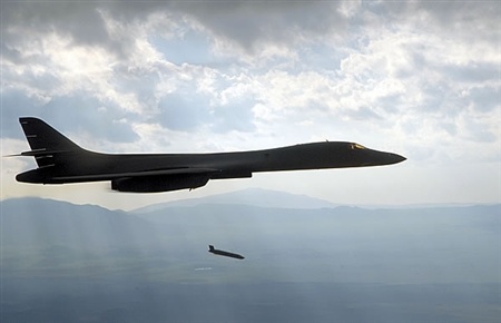 ‘Quai vat’ B-1 Lancer thong tri dai duong nho sieu ten lua hinh anh