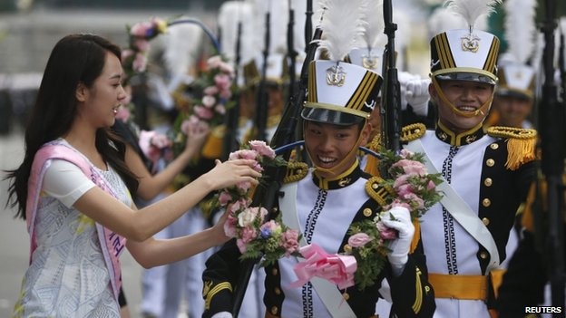 Quan doi Han chong toa an vi chuyen phong the hinh anh