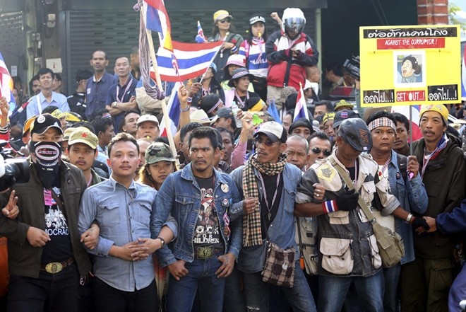 Nguoi bieu tinh Thai se lam te liet thu do hinh anh