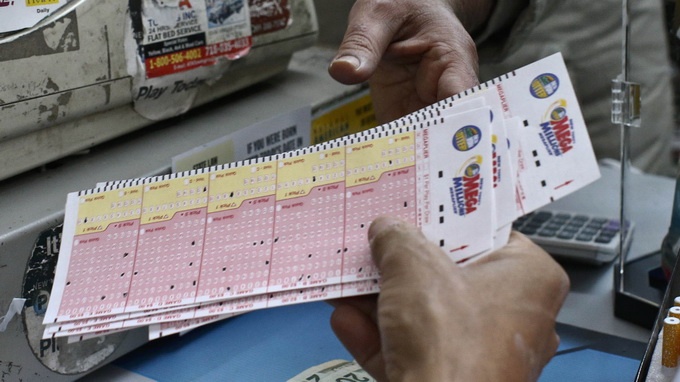 Nguoi My goc Viet trung xo so 324 trieu USD hinh anh