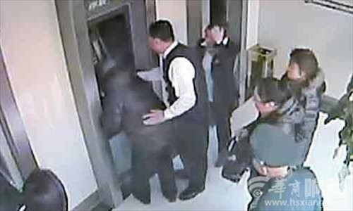 Nhot khach hang vi so khach bi lua hinh anh