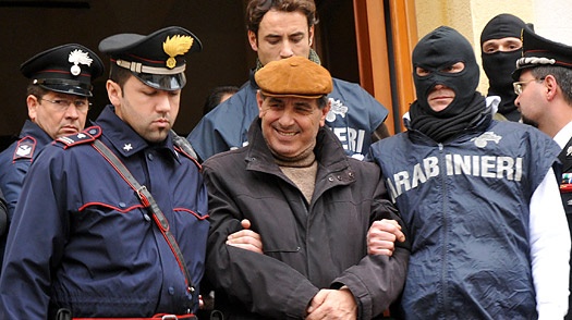 Mafia bat thanh vien moi uong mau khi gia nhap hinh anh