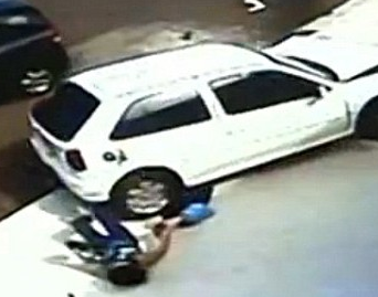 Ba va chau thoat chet than ky trong vu tai nan kho tin hinh anh