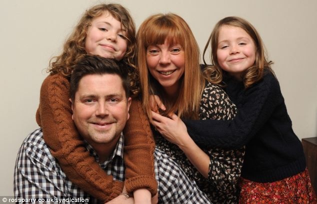 Nguoi khiem thi nhin tro lai nho lay u nao qua mui hinh anh