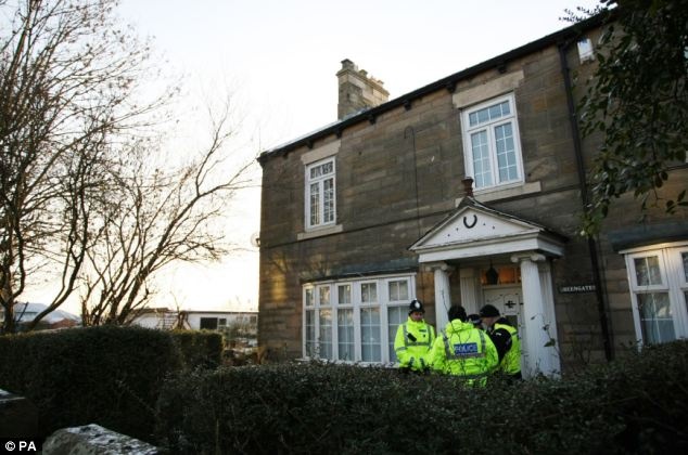 Nghi an con giet cha va ba tai Anh hinh anh