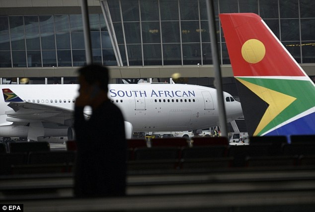 Xac nguoi trong buong cang may bay o My hinh anh