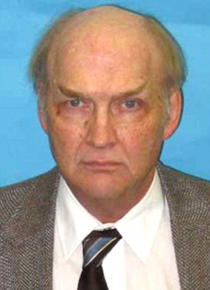 Giao su mat viec vi quay len duoi vay nu sinh hinh anh