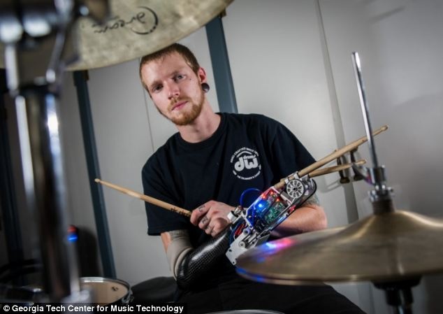 Nhac cong 'nua nguoi nua may' tai My hinh anh