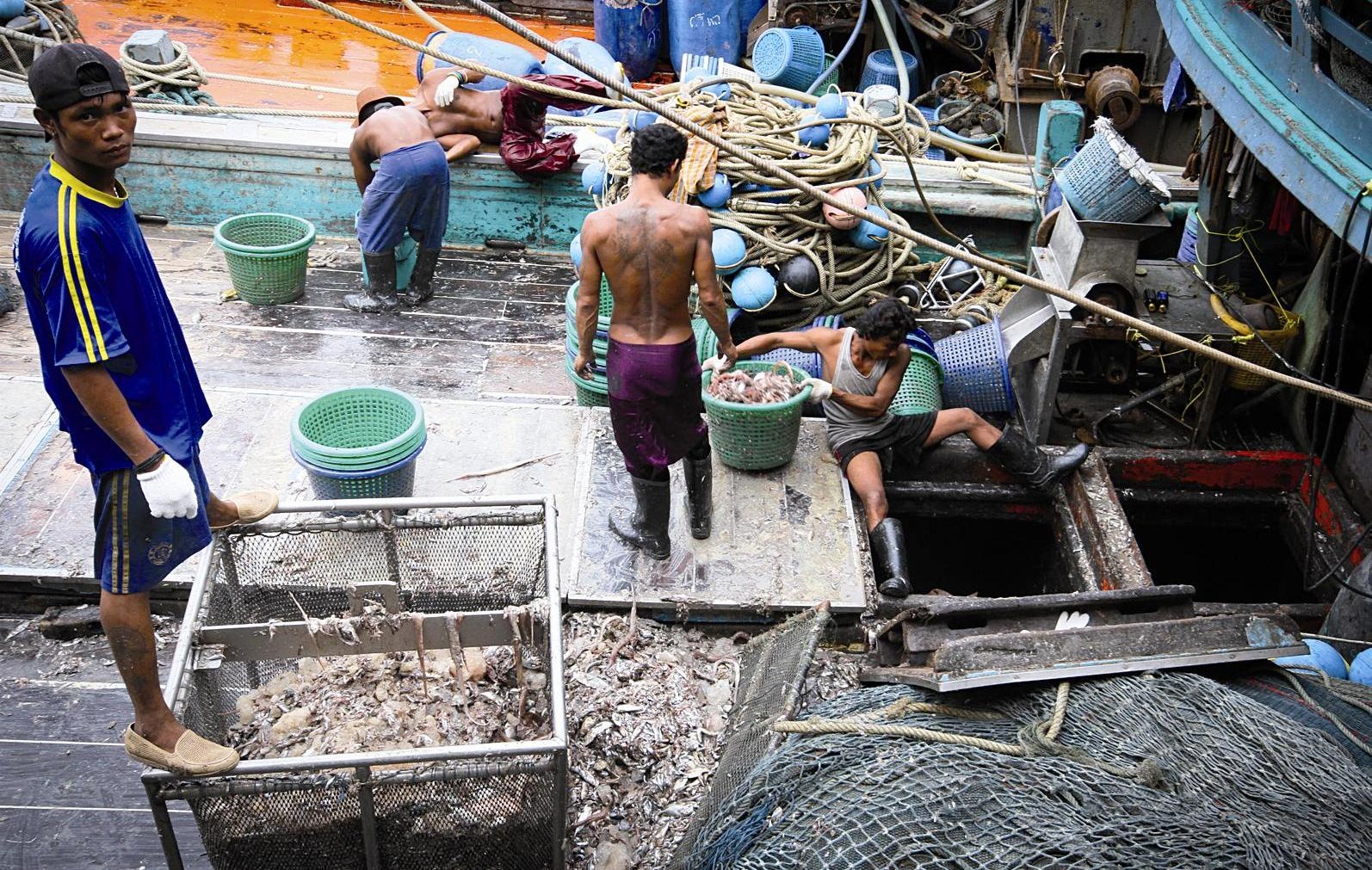 Cuoc song no le tren tau danh ca Thai Lan hinh anh