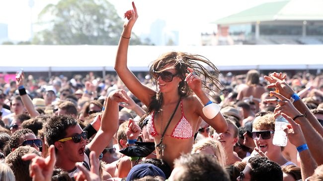 Dung ma tuy trong le hoi am nhac, 5 nguoi tu vong hinh anh