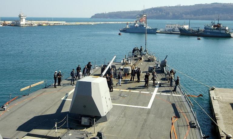 Tau khu truc My tiep tuc tap tran tai Bien Den hinh anh