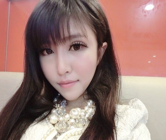 Thieu nu tu sat truoc su dung dung cua cu dan mang hinh anh