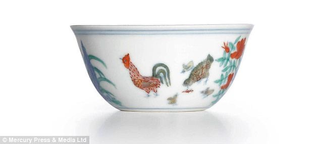 Dau gia chiec bat co tri gia 40 trieu USD hinh anh