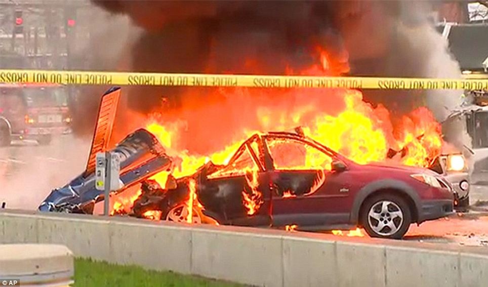 Truc thang 'ha canh' xuong noc o to, 2 nguoi chet hinh anh