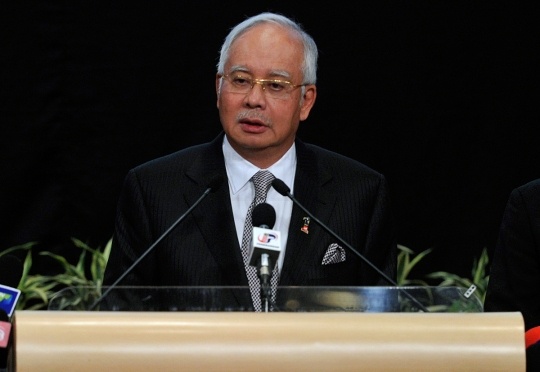 Phi co Malaysia lao xuong bien, khong ai song sot hinh anh