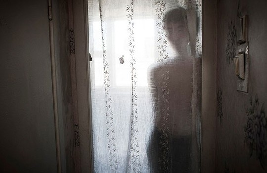 Đối với những người chuyển giới ở thành phố Ulaanbaatar, nơi duy nhất để họ bộc lộ con người thật là những hộp đêm ngầm và những bữa tiệc bí mật mà Laiz may mắn có cơ hội làm khách. “Bữa tiệc của những người đồng tính mà tôi may mắn được tham dự ở thành phố Ulaanbaatar do một vũ công chuyên nghiệp có tên Here Nurbul tổ chức. Nó thực sự rất ấn tượng”, Laiz cho biết.