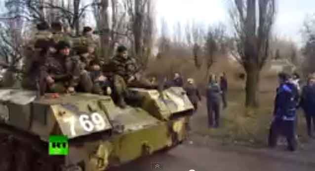 Ukraina dieu xe boc thep den mien dong hinh anh