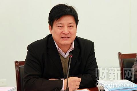 Quan chuc Trung Quoc tu tu trong van phong hinh anh