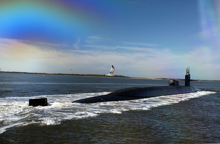 Nhiều khả năng SSBN (X) sẽ được thiết kế không trục đẩy. Không trục đẩy có thể loại bỏ tiếng ồn của hệ thống chân vịt-trục, giảm kích thước thân tàu, tàu ngầm hạt nhân đa năng lớp Virginia của Hải quân Mỹ đã sử dụng thành thạo công nghệ đẩy phun nước.