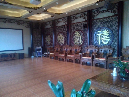 Nội thất bên trong một căn phòng thuộc khu biệt thự.