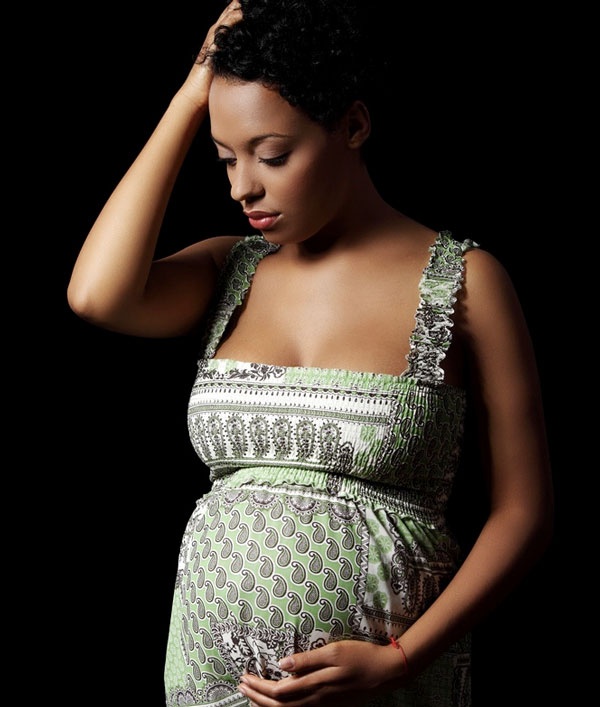 Mot phu nu mang thai nham con cua nguoi khac hinh anh