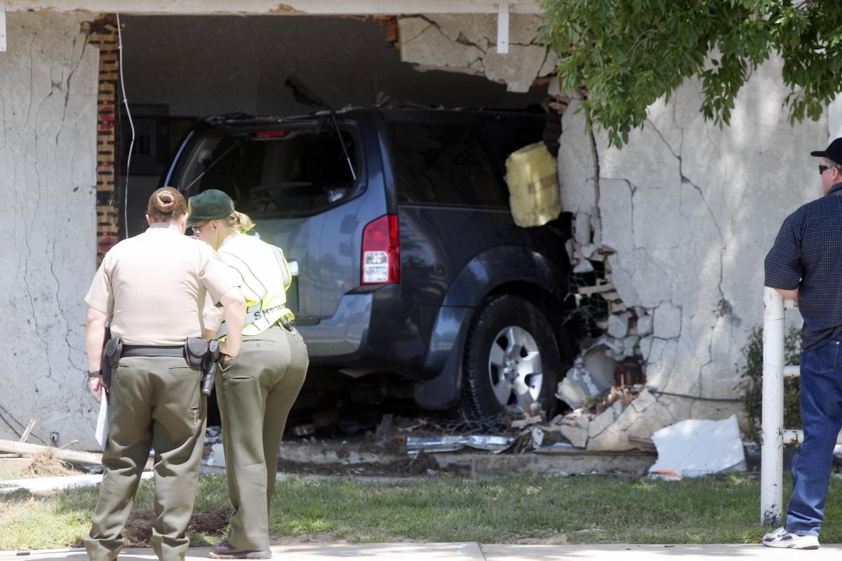 Tai xe say ruou, xe dam chet thieu nu dang ngu trong nha hinh anh