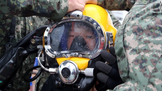 Tho lan da kiem tra hon nua so buong kha nghi tren tau dam hinh anh