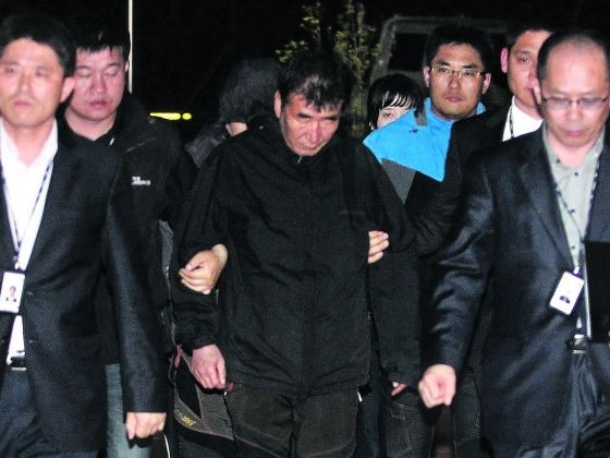 Han Quoc bat 3 nguoi bi nghi huy chung cu vu tau chim hinh anh