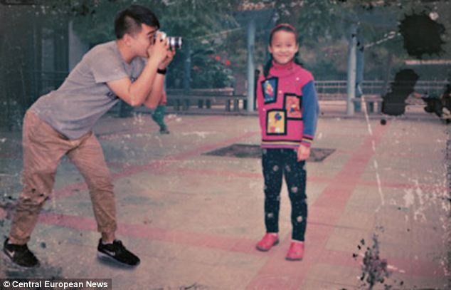 Wan khéo léo “xuất hiện” bên cạnh “người yêu nhỏ”.