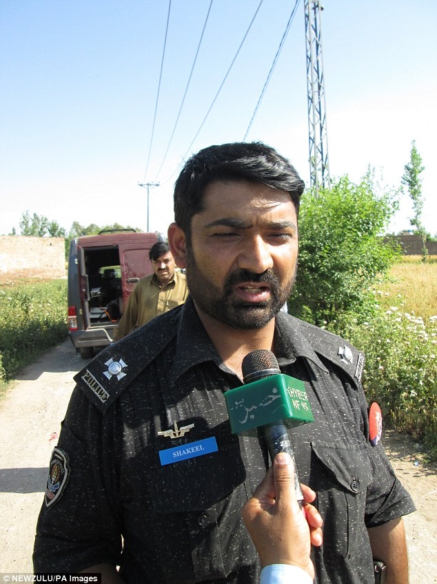 Trợ lý của Tổng thanh tra đơn vị xử lý bom, ông Shafqat Malik cho biết: “những chiếc đai ốc và bu lông được nhúng vào lớp thuốc nổ”. 