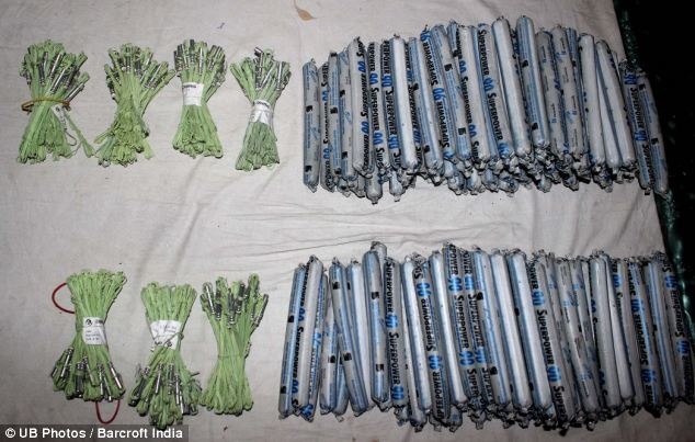 Phat hien 70 kg thuoc no ngay le duong hinh anh