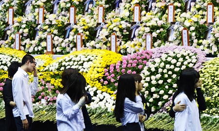 70 hoc sinh song sot sung so truoc hang loat di anh ban be hinh anh