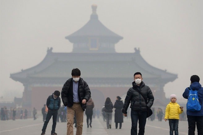 Gia dinh ran nut vi khong khi o nhiem hinh anh